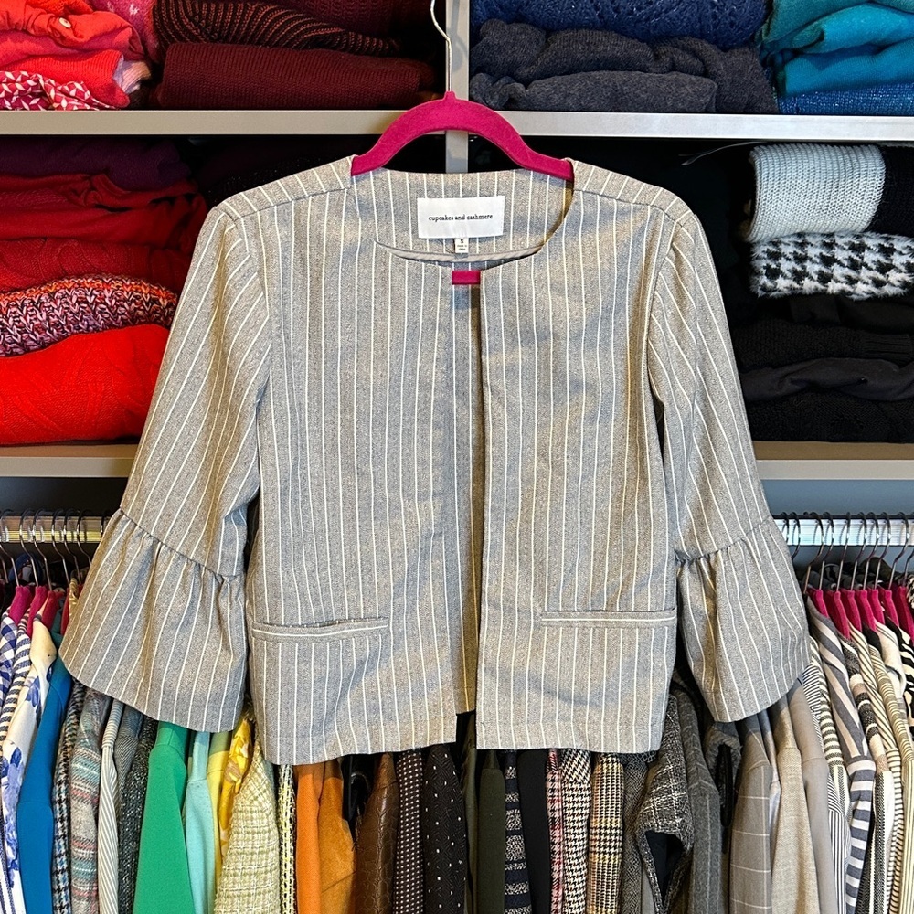 Cupcakes and Cashmere gray/white striped 3/4 sleeve open front blazer size S